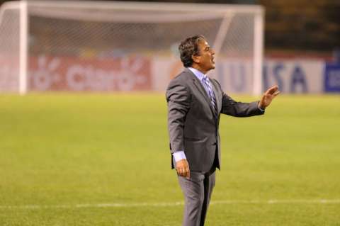 Jorge Luis Pinto confía en dirigentes deportivos acusados de corrupción