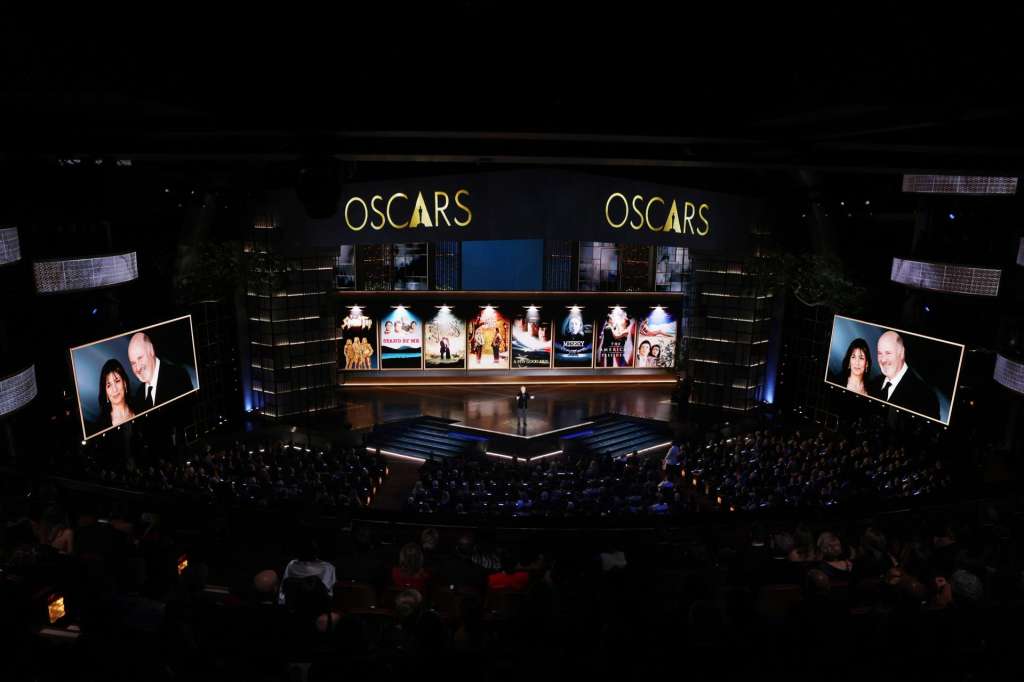 LOS ANGELES (United States), 16/03/2026.- Billy Crystal pays tribute to Rob Reiner and his wife Michele on stage during the the 98th annual Academy Awards ceremony at the Dolby Theatre in Los Angeles, California, USA, 15 March 2026. EFE/EPA/CHRIS TORRES