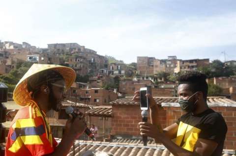 Al son de ritmos urbanos la Comuna 13 de Medellín pide apoyo durante la pandemia