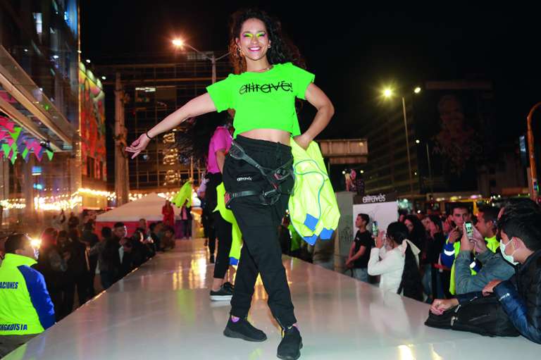 Pasarela NEOS 20