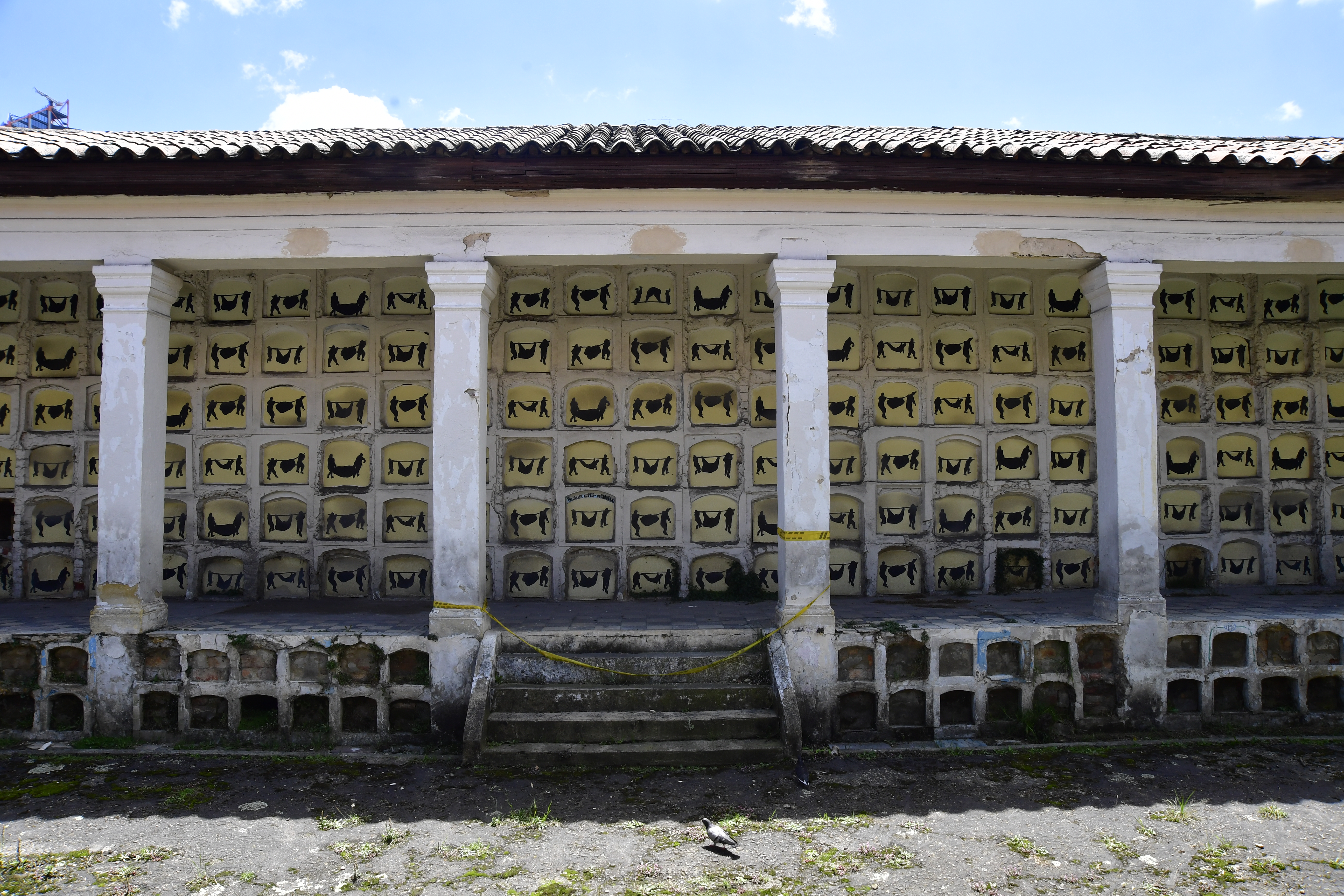 Exposición de la artista Beatriz González ubicada en el Cementerio Central
