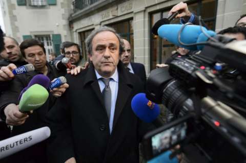 Portavoz de la FIFA afirma que Platini "será suspendido varios años"