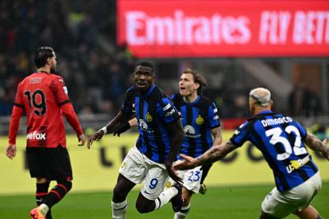 Frente a Milan y su hinchada, Inter consiguió su título número 20 en la liga italiana