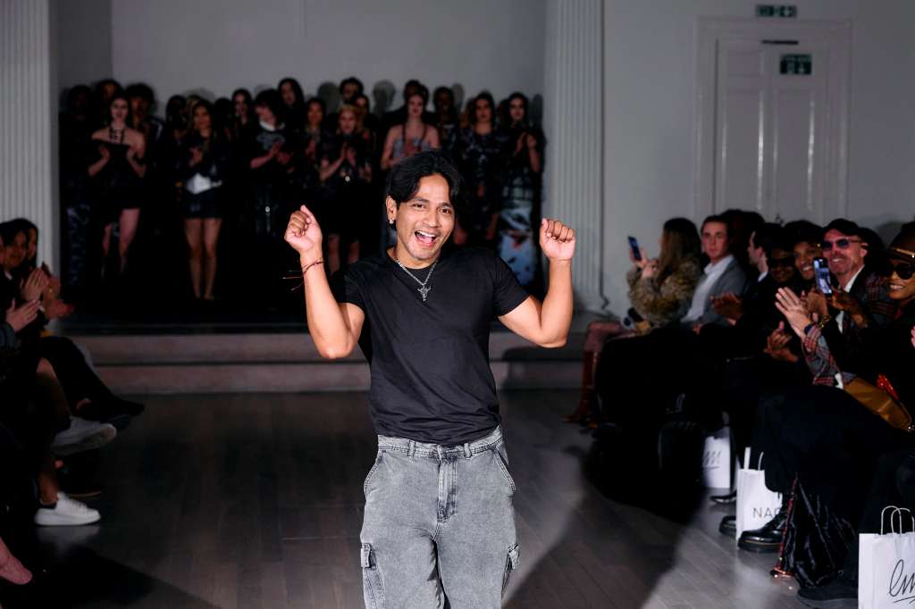 El diseñador Genaro Rivas presentó su colección en London Fashion Week. /Benjamin Cremel - AFP
