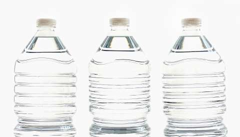 3 recipientes que no debes reciclar para almacenar tus alimentos
