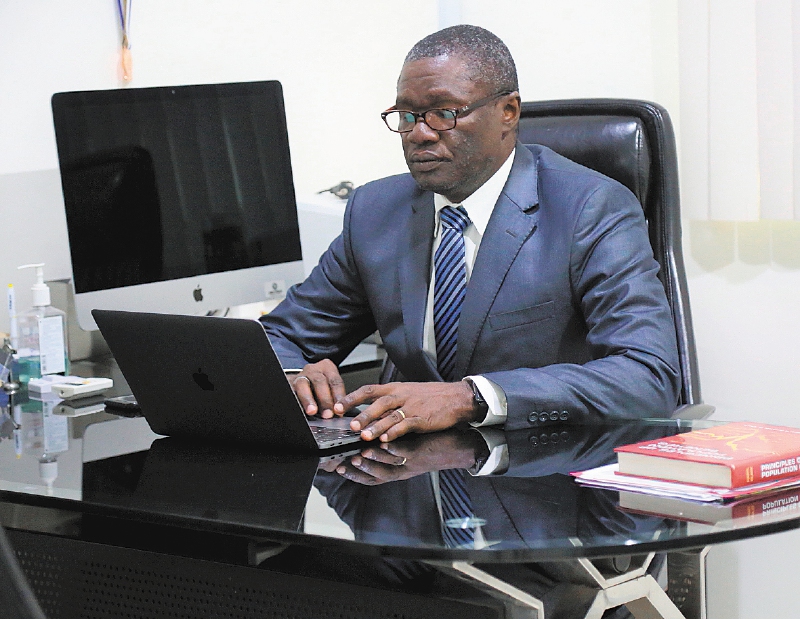 Doctor Christian Happi, médico y PhD de la Universidad de Ibadán, en Nigeria. Desde este país dirige el Centro Africano de Excelencia para la Genómica de Enfermedades Infecciosas (Acegid, por su sigla en inglés).