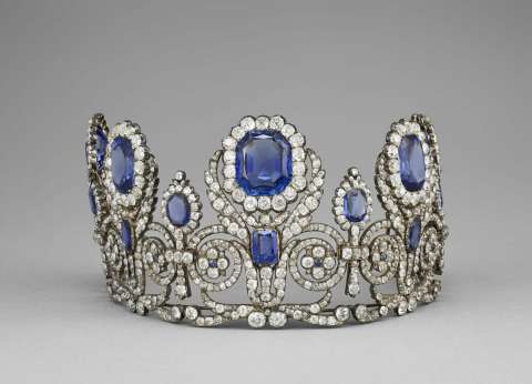 Tiaras, collares y broches: las joyas sustraídas del Louvre | Galería