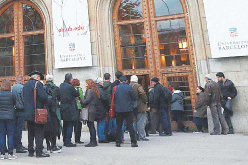 La participación rompió marcas históricas en Cataluña. / EFE
