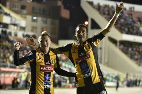 The Strongest goleó a Sporting Cristal y se acerca a octavos de la Libertadores