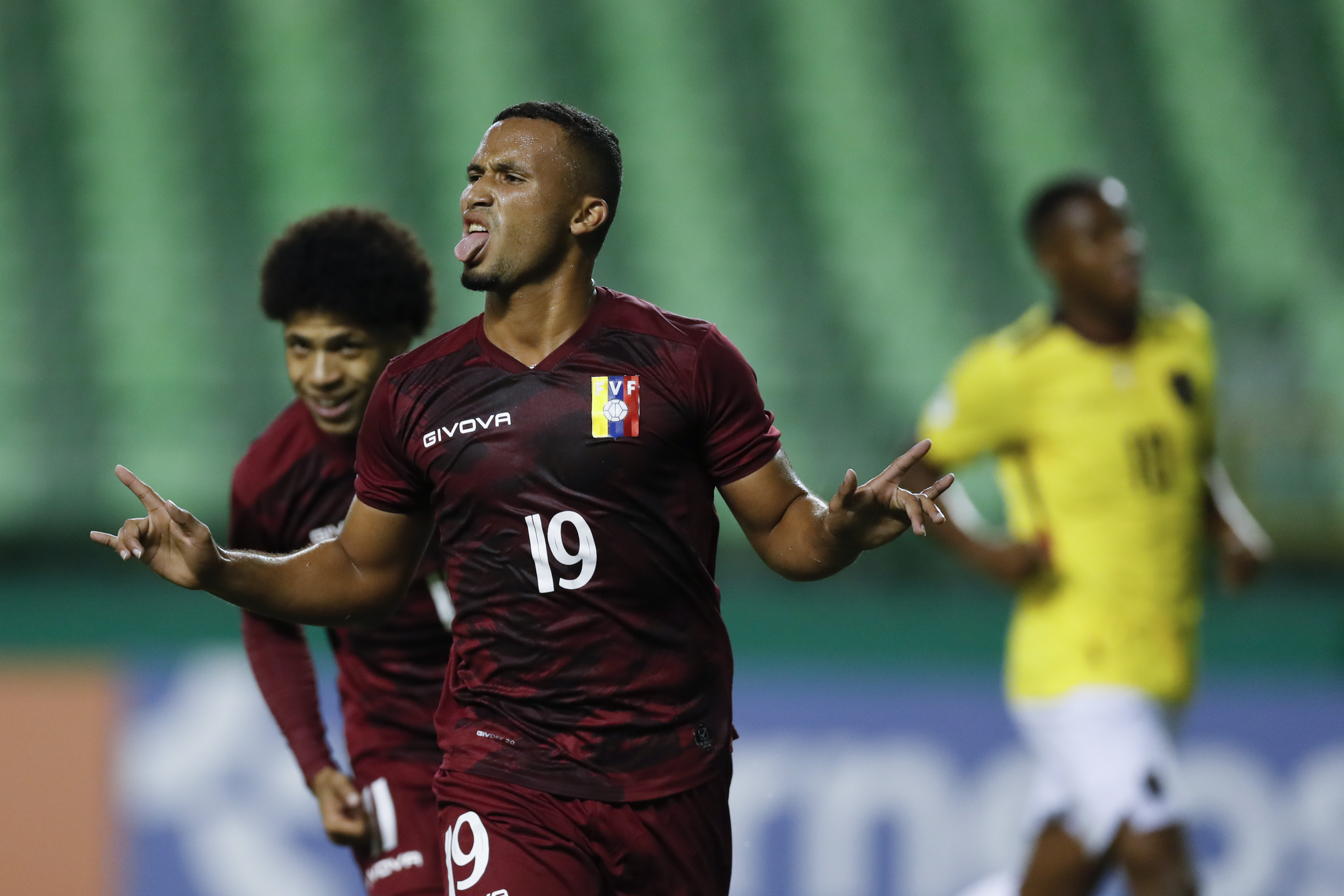AMDEP637. CALI (COLOMBIA), 26/01/2023.- Brayan Alcocer de Venezuela celebra un gol de penalti hoy, en un partido de la fase de grupos del Campeonato Sudamericano Sub'20 entre las selecciones de Venezuela y Ecuador a en el estadio Deportivo Cali en Cali (Colombia). EFE/ Ernesto Guzmán Jr.