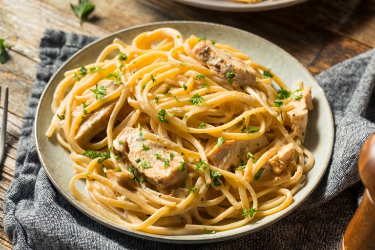 Miércoles de pasta sabrosa con pollo y champiñones