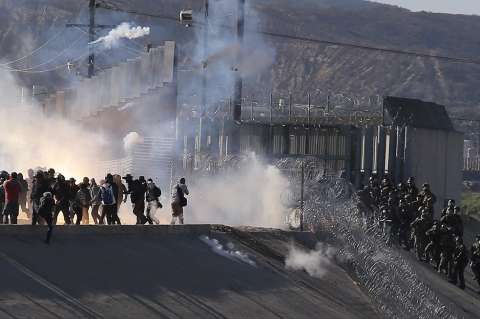 Trump amenazó con el cierre permanente de la frontera por caravana de migrantes