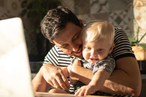 Canciones para el Día del Padre 2024: melodías para tu papá en español e inglés