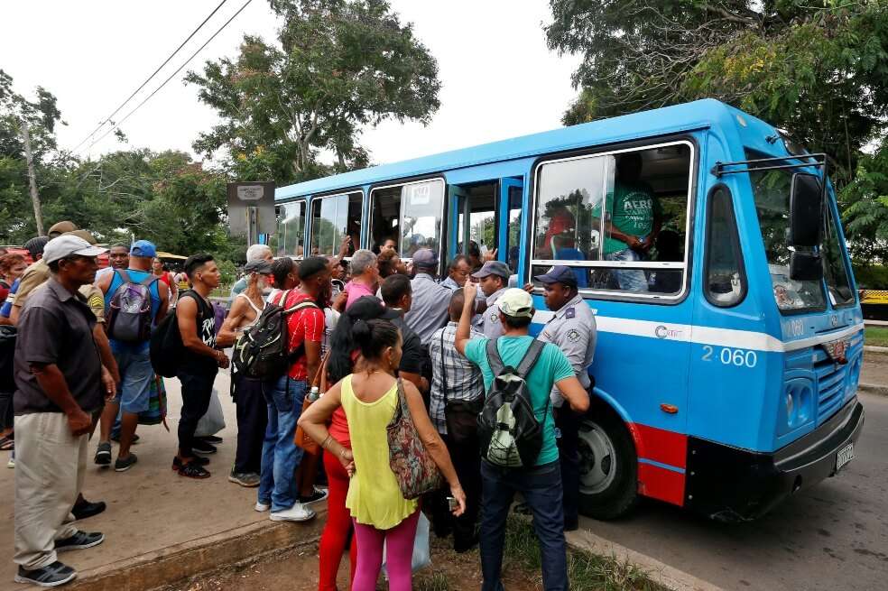 La isla se enfrenta a una crisis de combustible, que comenzó con la interrupción de la llegada de diésel el pasado martes y que no se reanudará hasta el próximo sábado. / EFE