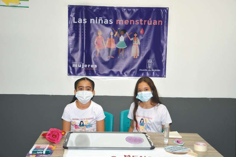 Ana María Londoño y Yeraldine Castaño transmitieron información sobre la primera menstruación