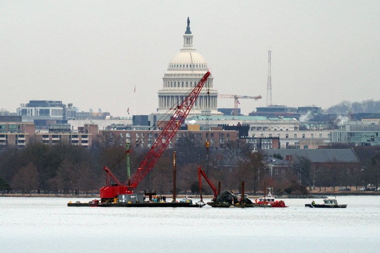 Nuevos informes señalan fallas de seguridad tras choque aéreo en Washington D. C.