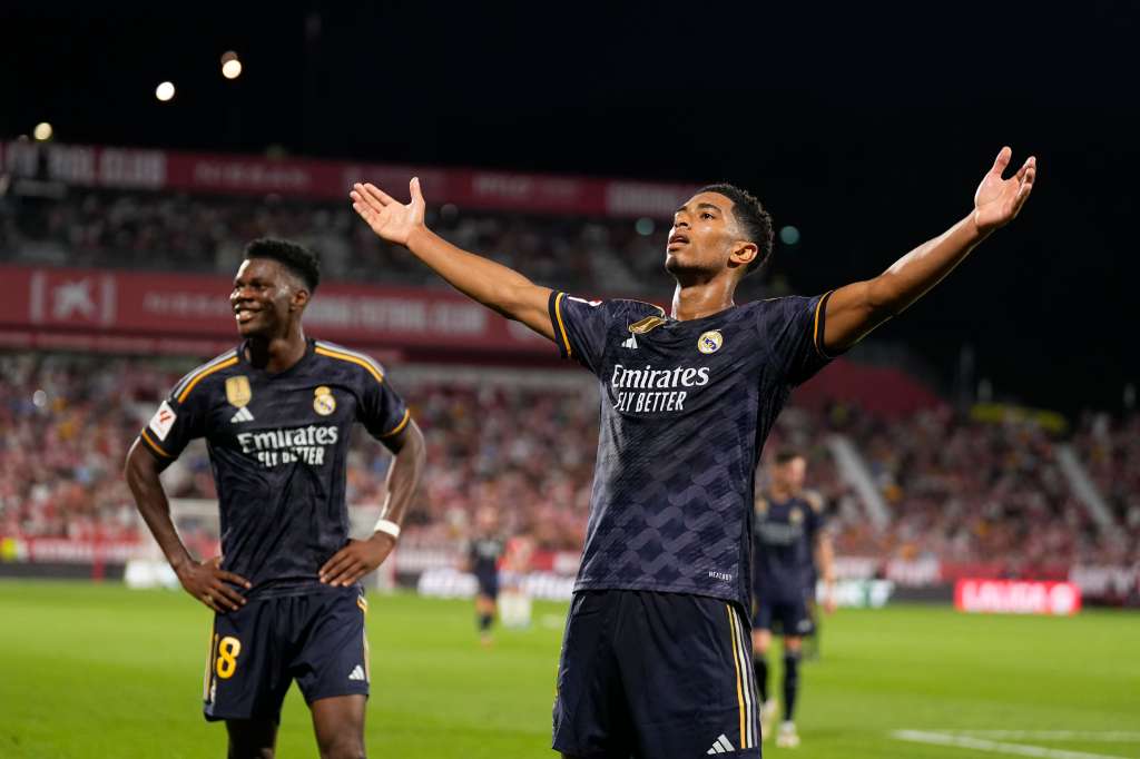 GIRONA, 30/09/2023.- El centrocampista del Real Madrid Jude Bellingham celebra tras marcar el tercer gol ante el Girona, durante el partido de la octava jornada de Liga de Primera División que disputan el Girona FC y el Real Madrid este sábado en el estadio de Montilivi. EFE/David Borrat