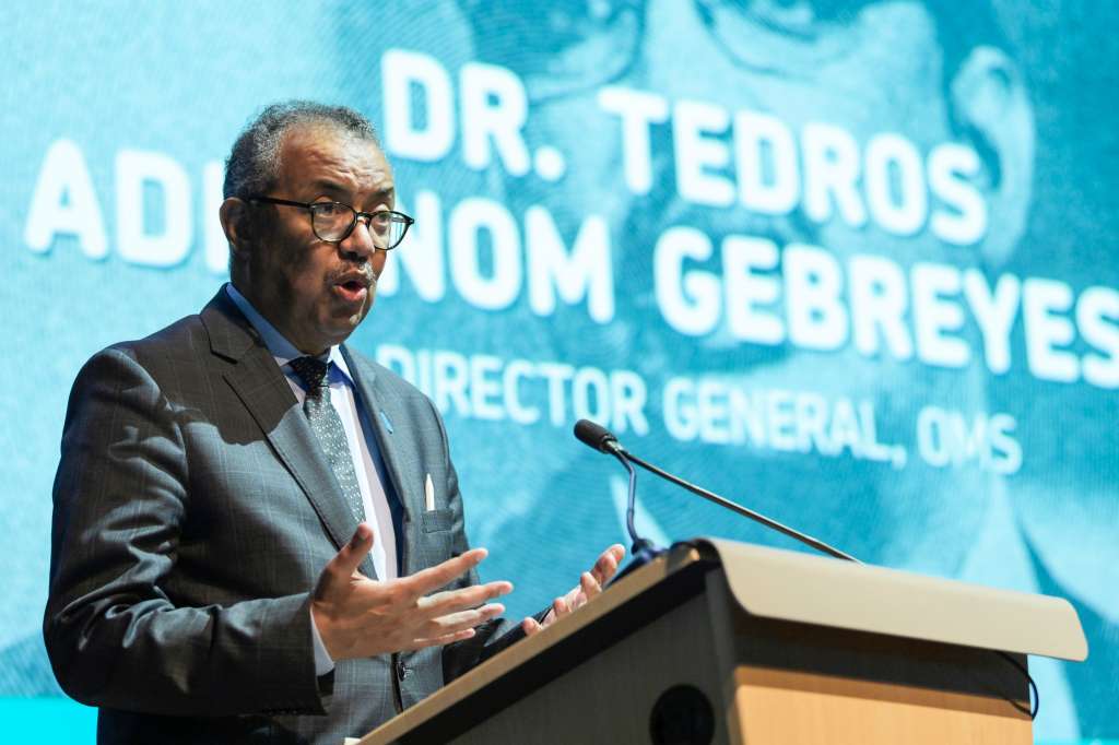 AME8758. WASHINGTON (ESTADOS UNIDOS), 19/04/2024.- El director general de la Organización Mundial de la Salud (OMS) Tedros Adhanom Ghebreyesus habla durante un encuentro este viernes, en Washington (EEUU). Ministros de Finanzas de América Latina y el Caribe expresaron este viernes desde Washington la necesidad de aumentar el financiamiento en agua, saneamiento e higiene para combatir la crisis que padece la región debido al cambio climático y los fenómenos meteorológicos extremos. EFE/ Lenin Nolly