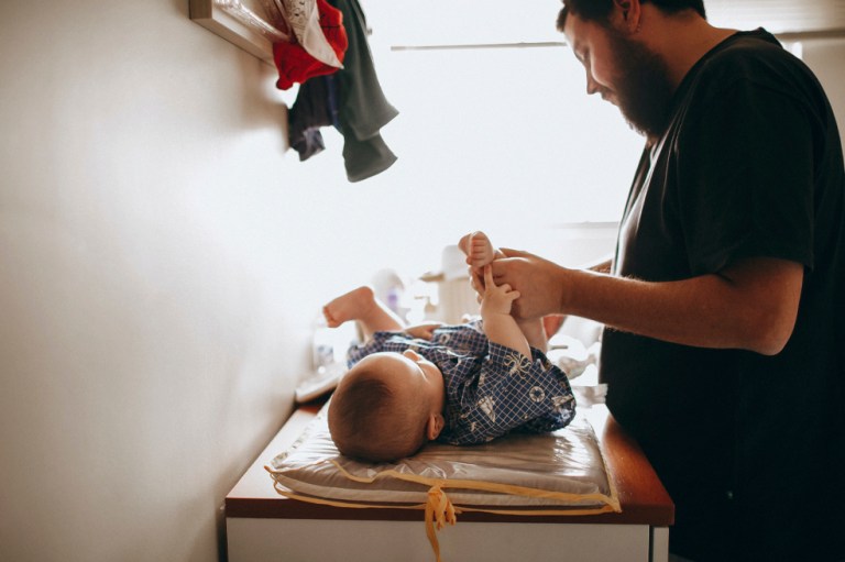¿Por qué mi bebé de 3 meses hace popó verde?