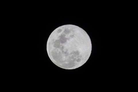 La misión espacial que lanzarán para mapear el agua de la superficie de la Luna