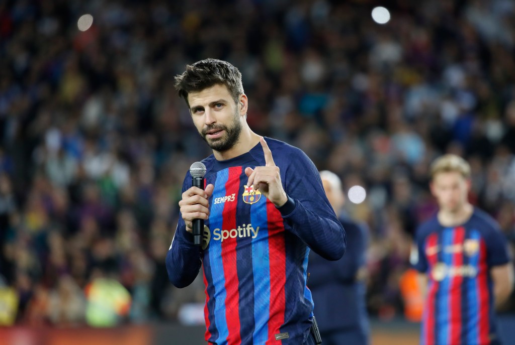 BARCELONA, 05/11/2022.- El defensa del Barcelona Gerad Piqué, al término del encuentro de la decimotercera jornada de LaLiga entre el FC Barcelona y el UD Almería disputado este sábado en el Camp Nou, en Barcelona. EFE/Marta Pérez