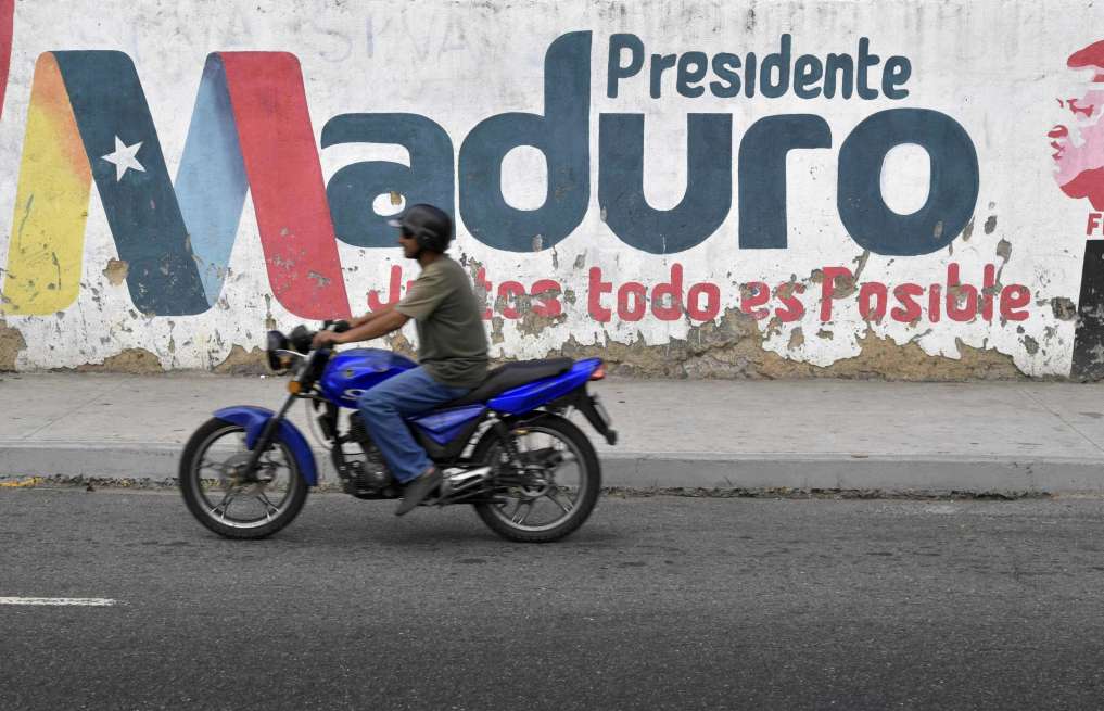 Venezuela está envuelta en la oscuridad de una crisis que se agudizó con Nicolás Maduro. / AFP