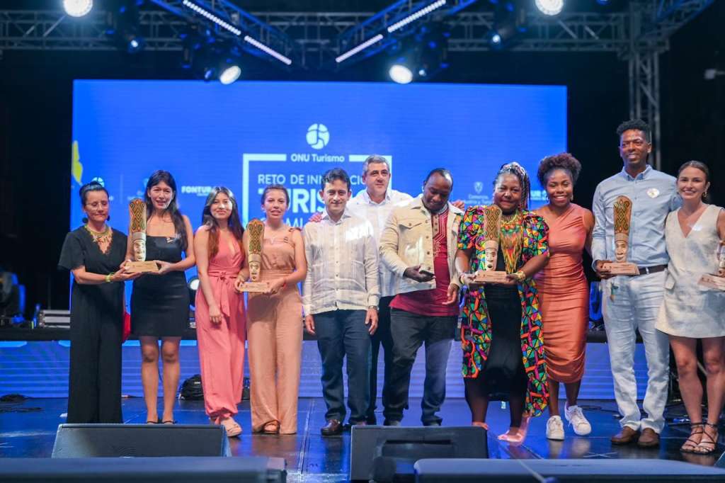 La entrega de los premios a los ganadores del Reto de Innovación: Turismo Comunitario se realizó en el Teatro Adolfo Mejía de Cartagena.