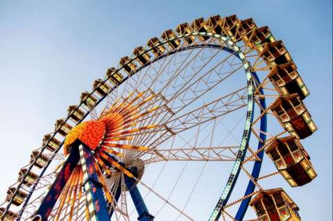 No eliminar festivos por crisis del coronavirus, entre las peticiones de los parques de diversiones