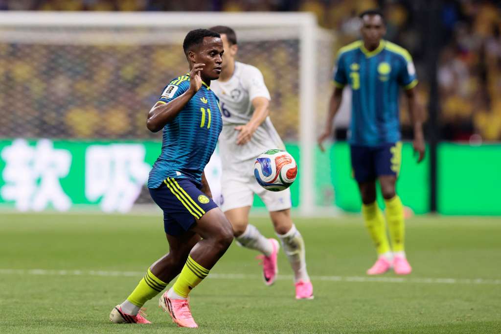 GR4299. CIUDAD DE MÉXICO (MÉXICO), 17/06/2026.- Jhon Arias de Colombia controla un balón este miércoles, en un partido del grupo K del Mundial de la FIFA 2026 entre Uzbekistán y Colombia, en el estadio Azteca en Ciudad de México (México). EFE/ José Méndez