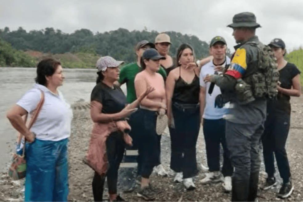 Las disidencias de las Farc, comandadas por alias "Iván Mordisco", se atribuyeron el hecho el mismo día del secuestro y les pusieron a las autoridades una serie de condiciones para su liberación.