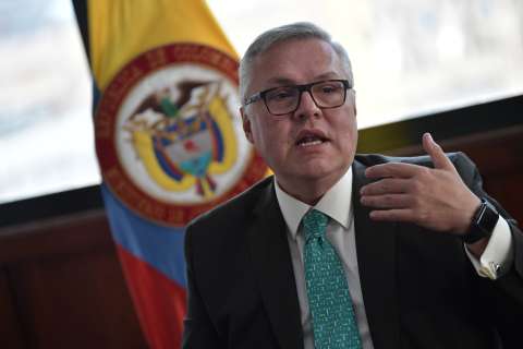 “Contemplamos la regulación justa y responsable de la hoja de coca”: ministro Osuna