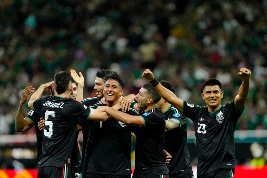 GR5138. GUADALAJARA (MÉXICO), 18/06/2026.- Jugadores de México celebran un gol de Luis Romo este jueves, en un partido del grupo A del Mundial de la FIFA 2026 entre México y Corea del Sur, en el estadio Akron en Guadalajara (México). EFE/ Francisco Guasco