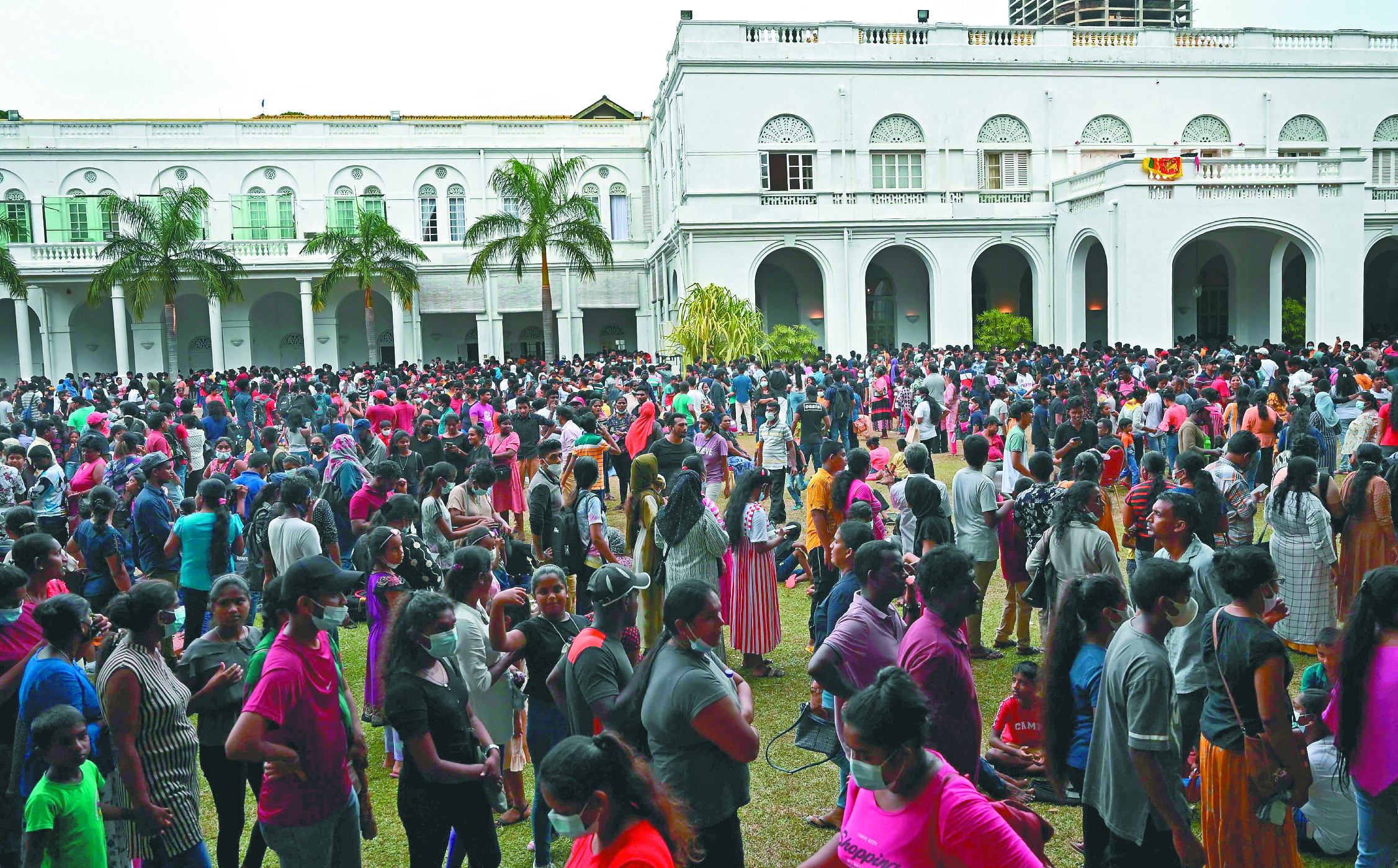 Los manifestantes ingresaron a la casa presidencial en Colombo, capital de Sri Lanka.
