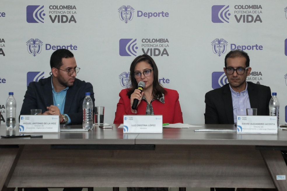 Luz Cristina López (centro), nueva ministra del Deporte.