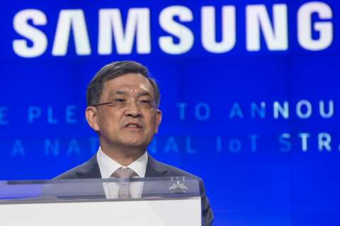 Por escándalo de sobornos, presidente ejecutivo de Samsung dejará su cargo