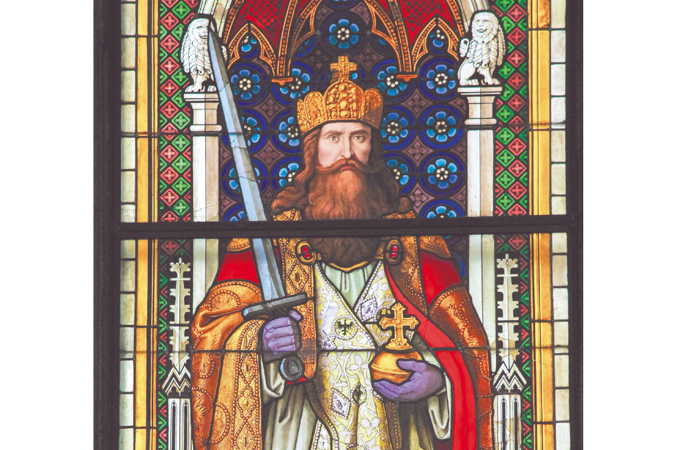 El eje temático de “El cantar de Roldán” es la figura del héroe, como es el caso de Carlomagno: emperador, muy católico, que gobierna desde los Pirineos hasta el Elbo, y una parte del norte de Italia.
