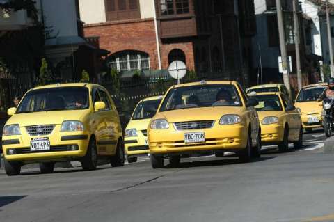 Versiones encontradas sobre paro de taxistas en Bogotá
