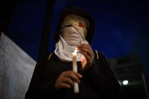 En fotos: Velatón frente al Hospital San Ignacio en apoyo a Gareth Sella