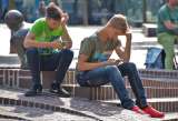Adolescentes con baja autoestima son más adictos al celular