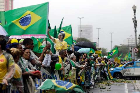 Los hinchas brasileños despejaron unos bloqueos de los seguidores de Bolsonaro