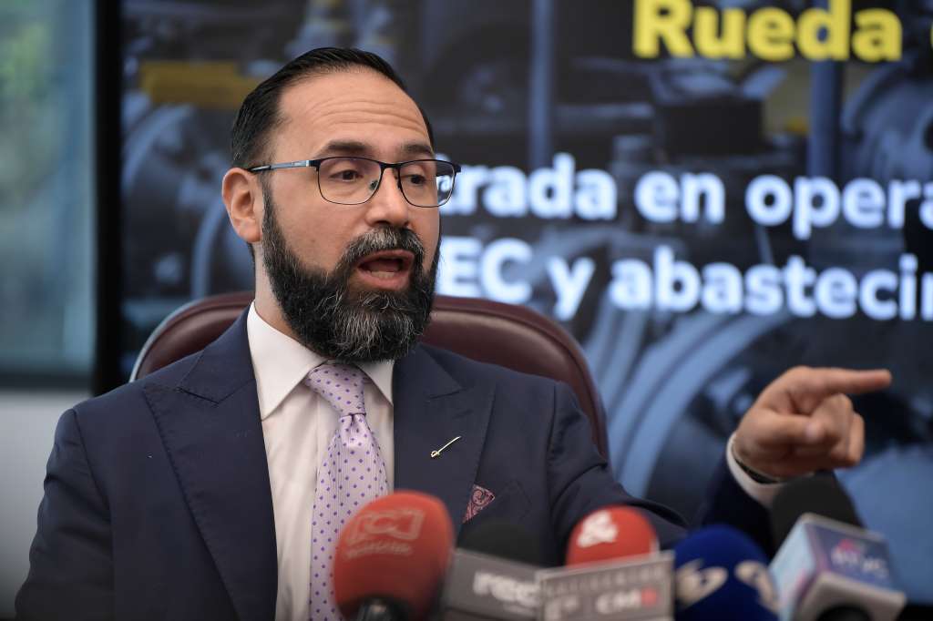 Ministro de Minas y Energía, en rueda de prensa por el mantenimiento de la planta regasificadora del Caribe y el abastecimiento de gas para 2025.