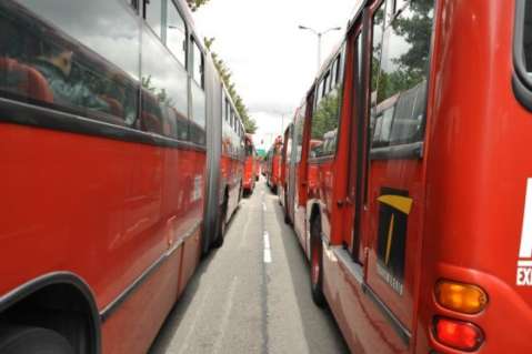Trancón en Transmilenio por accidente en la Autonorte