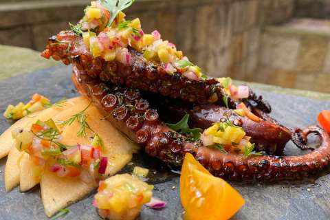 Pulpo asado con picadillo fresco