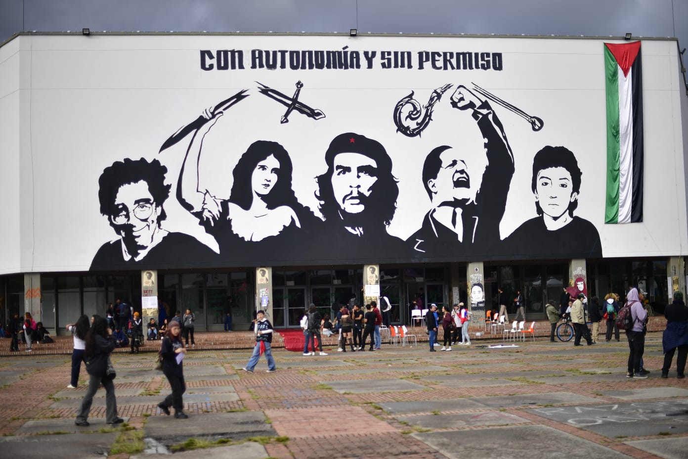 Plaza Ché, la principal de la Universidad Nacional, en la sede Bogotá. Allí se reunieron estudiantes a esperar la decisión final sobre el nuevo rector de la institución.