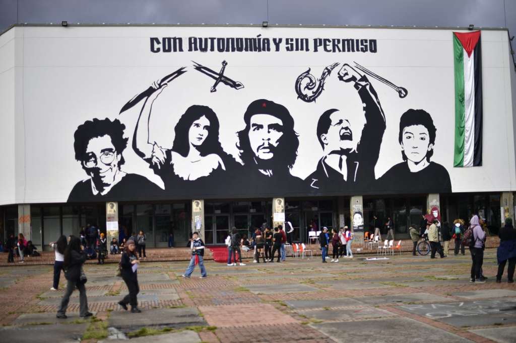 Plaza Ché, la principal de la Universidad Nacional, en la sede Bogotá. Allí se reunieron estudiantes a esperar la decisión final sobre el nuevo rector de la institución.