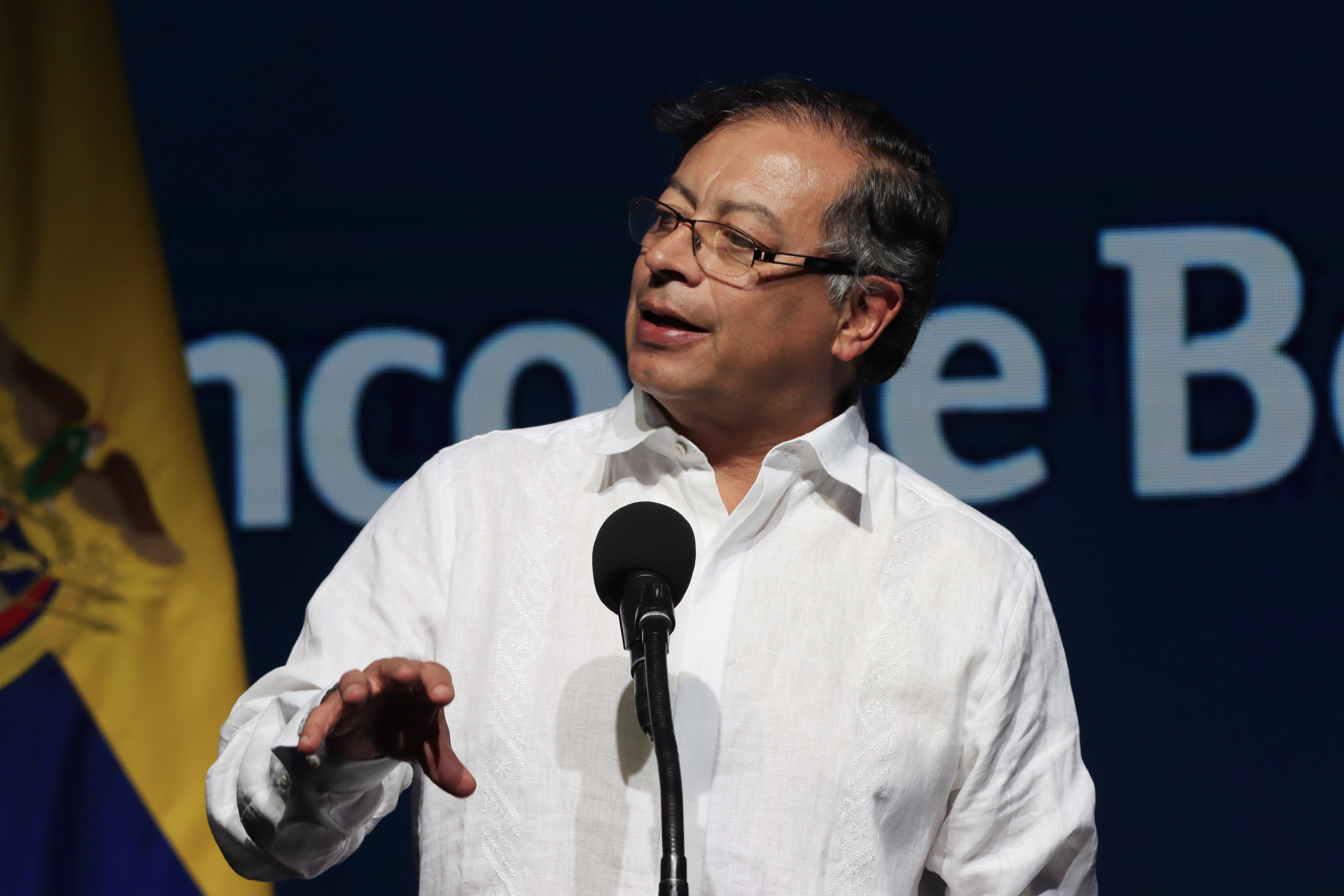 AME654. CARTAGENA (COLOMBIA), 19/08/2022.- El presidente de Colombia, Gustavo Petro asiste hoy a la clausura de la 56 Convención Bancaria, un evento de la Asociación Bancaria y de Entidades Financieras de Colombia (Asobancaria) en Cartagena (Colombia). El presidente colombiano, Gustavo Petro, aseguró este viernes en Cartagena de Indias que el sector bancario debe dar prioridad a la financiación de la producción, pues considera que es allí donde se genera la riqueza. EFE/ Ricardo Maldonado Rozo