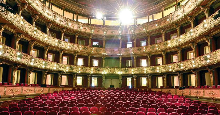 El Teatro Colón se ilumina de nuevo