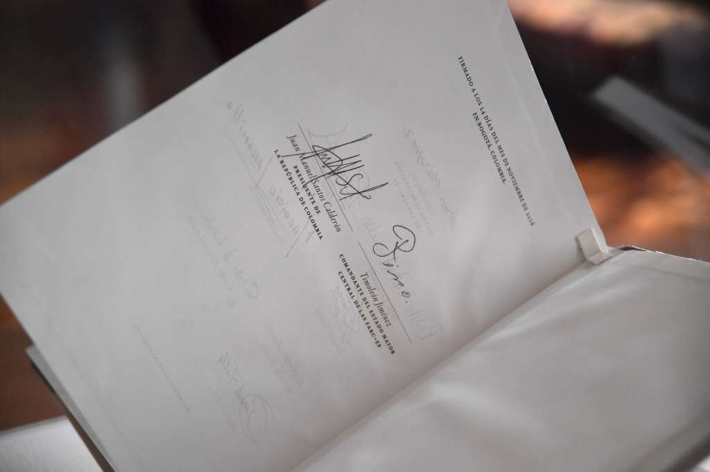 Conmemoración de los 6 años de la firma del Acuerdo Final de Paz en el teatro Colón.