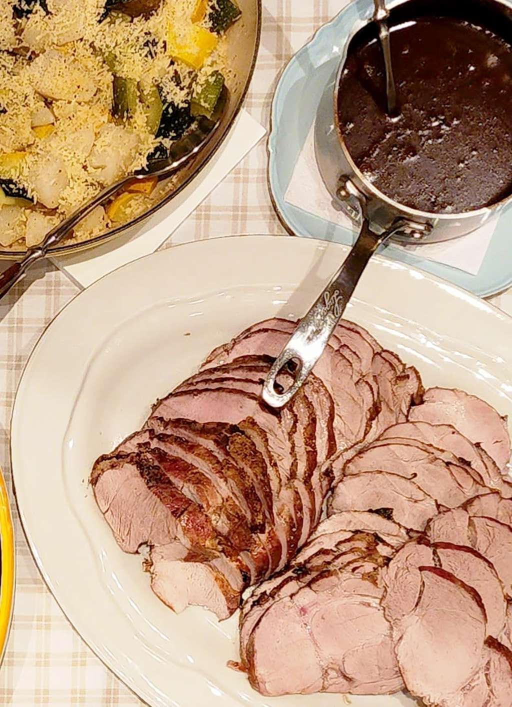 Bondiola asada con salsa de miel mostaza