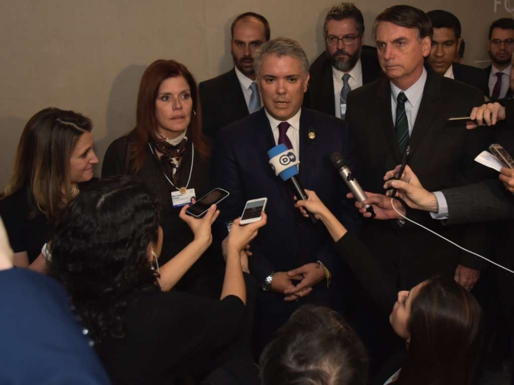El mandatario Duque, junto a Jair Bolsonaro, jefe de Estado de Brasil, al momento de reconocer a Juan Guaidó como nuevo presidente interino de Venezuela. / Presidencia de la República